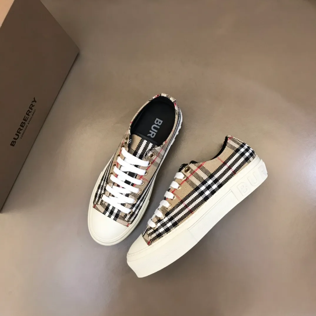 Men's Men's Shoes💰380 ▫️B's men's classic low-top sneakers are reinterpreted with Vintage retro plaid cotton material and decorated with a new brand logo. First-layer cowhide lining, embossed Burberry logo on the heel, and original TPU outsole! 38-45